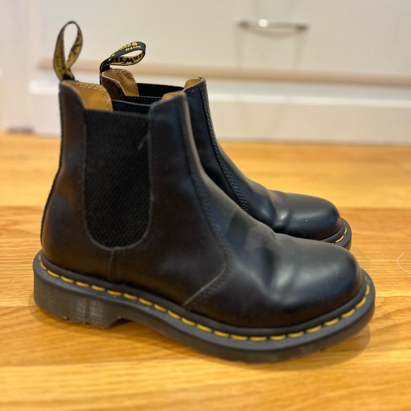 Dr. Martens Shoes - Dr. Martens 2976 Chelsea Boot